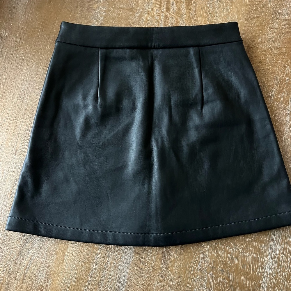 Girls Gap Black Faux Leather Skirt - Picture 3 of 3